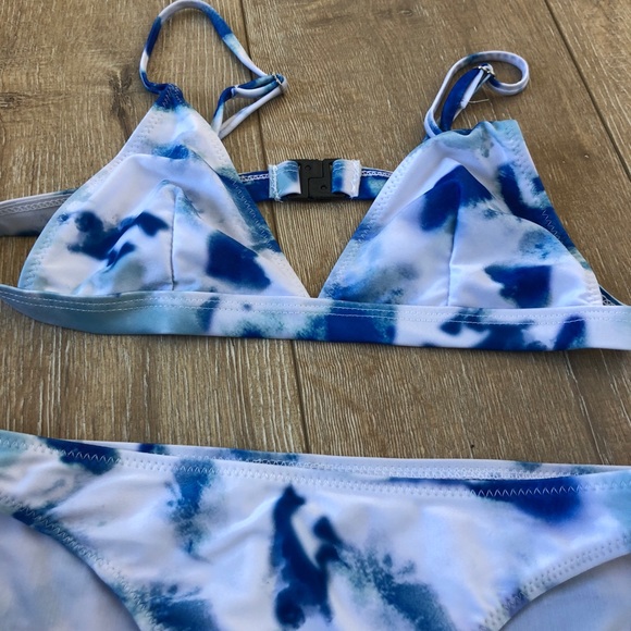 Bikini - Picture 2 of 4